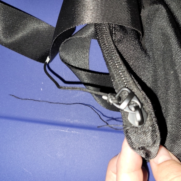 Brand new GUESS BAG - Picture 3 of 9